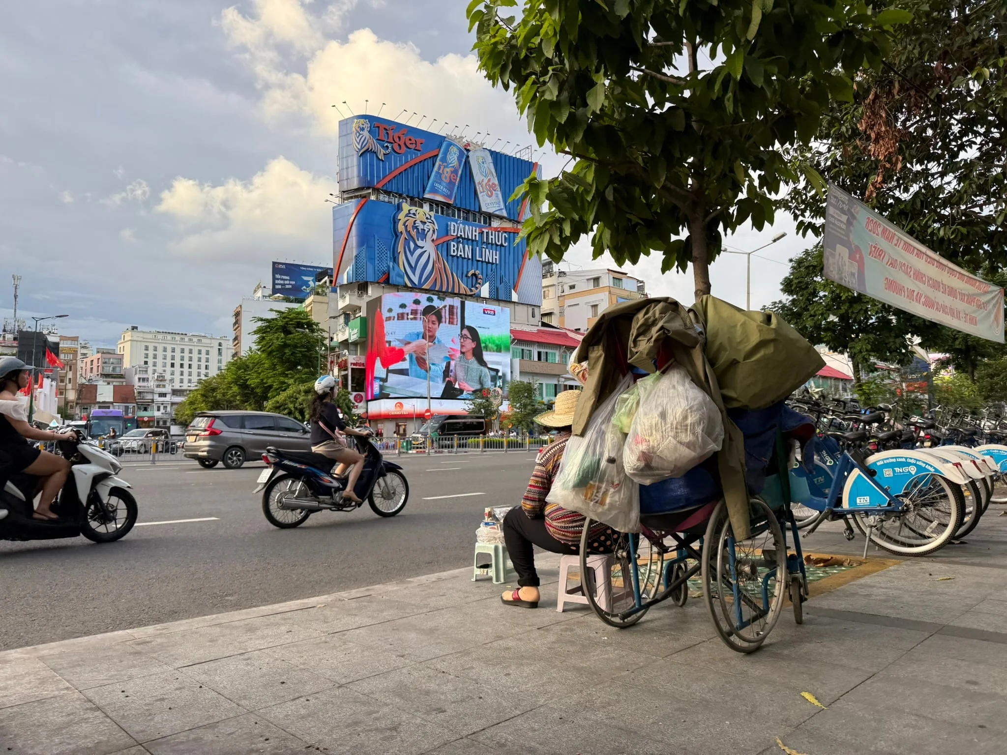 Ho Chi Minh City photo 14
